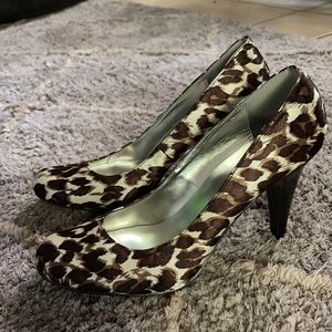 Style&co. Round toe leopard pumps